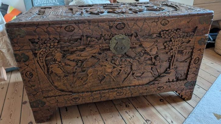 Coffre asiatique en bois de camphrier Sculpté main Hong Kong, Antiek en Kunst, Antiek | Woonaccessoires, Ophalen