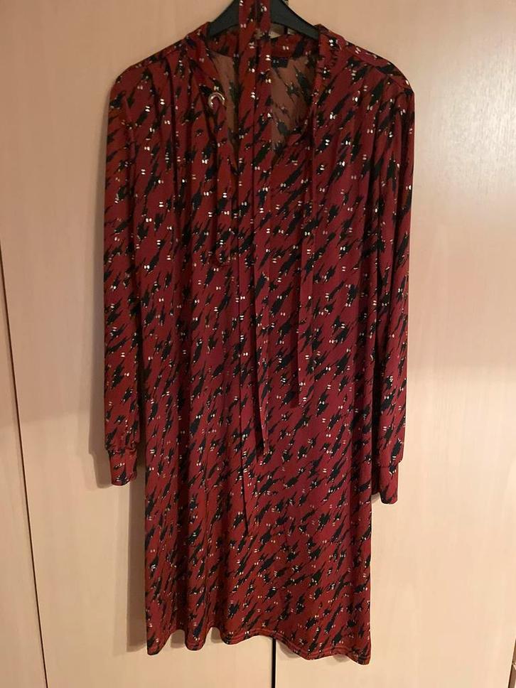 Jurk LolaLiza maat 42, Kleding | Dames, Jurken, Zo goed als nieuw, Maat 42/44 (L), Rood, Knielengte, Ophalen of Verzenden