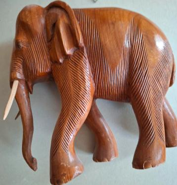 Houten olifant 22 cm hoog beschikbaar voor biedingen