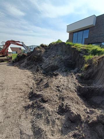 Zwarte grond te koop beschikbaar voor biedingen