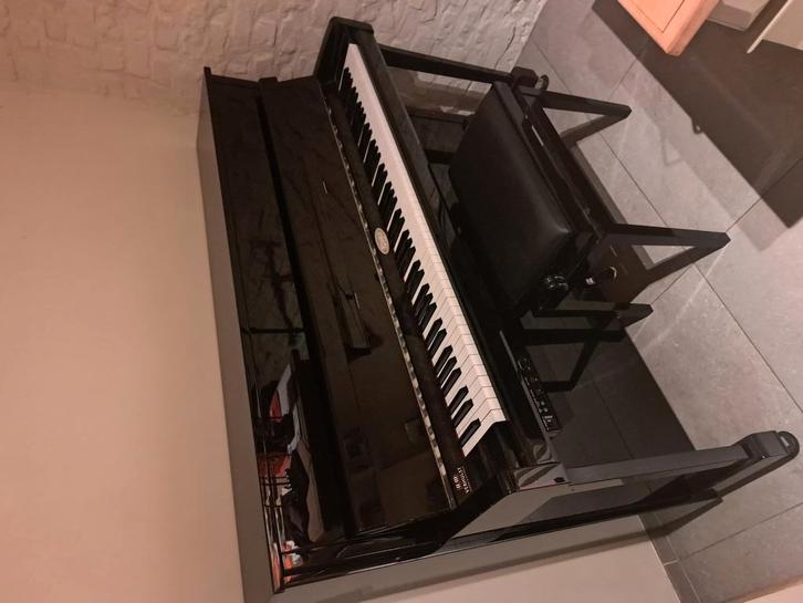 Kemble hoogglans Britse piano met Yamaha sg2 silent systeem, Muziek en Instrumenten, Piano's, Zo goed als nieuw, Piano, Zwart