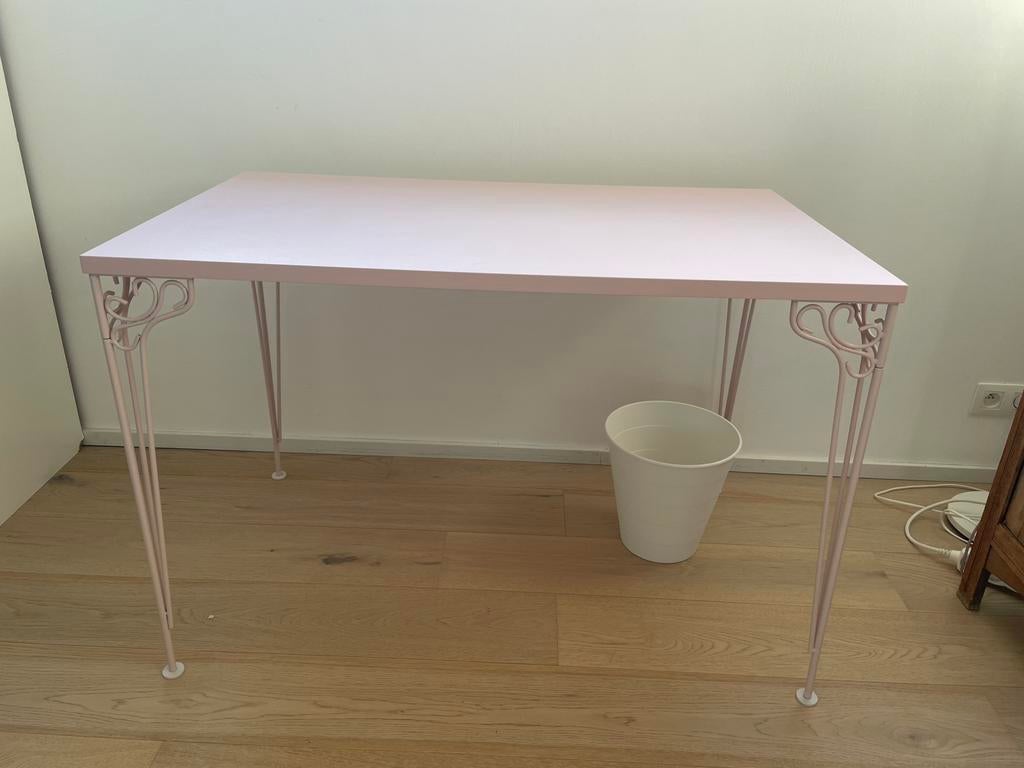 table / bureau IKEA FALKHÖJDEN rose, Maison & Meubles, Bureaux, Comme neuf, Enlèvement