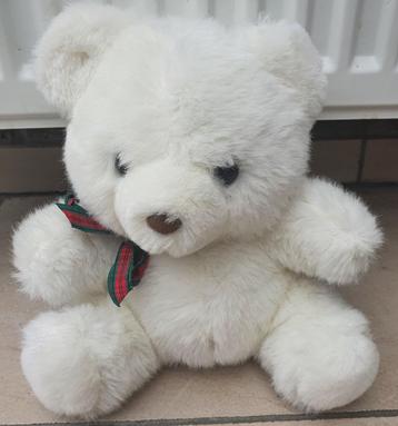 Schattig wit beertje beschikbaar voor biedingen