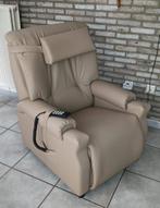 Elektrische beige relaxzetel Revilax Medilax met uitstaphulp, Huis en Inrichting, Zetels | Zetels, Ophalen, Nieuw, Eenpersoons