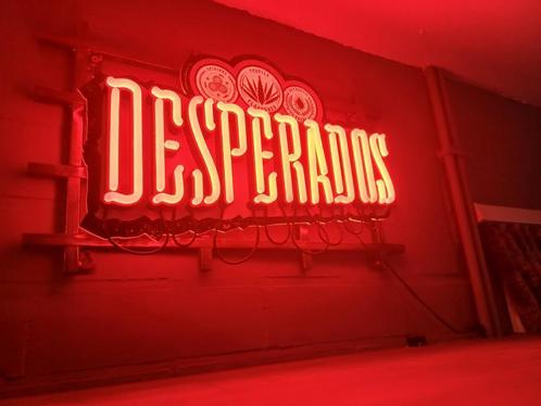2 lichtreclames Desperados en Mystic bier drank neon, Collections, Marques & Objets publicitaires, Utilisé, Table lumineuse ou lampe (néon)