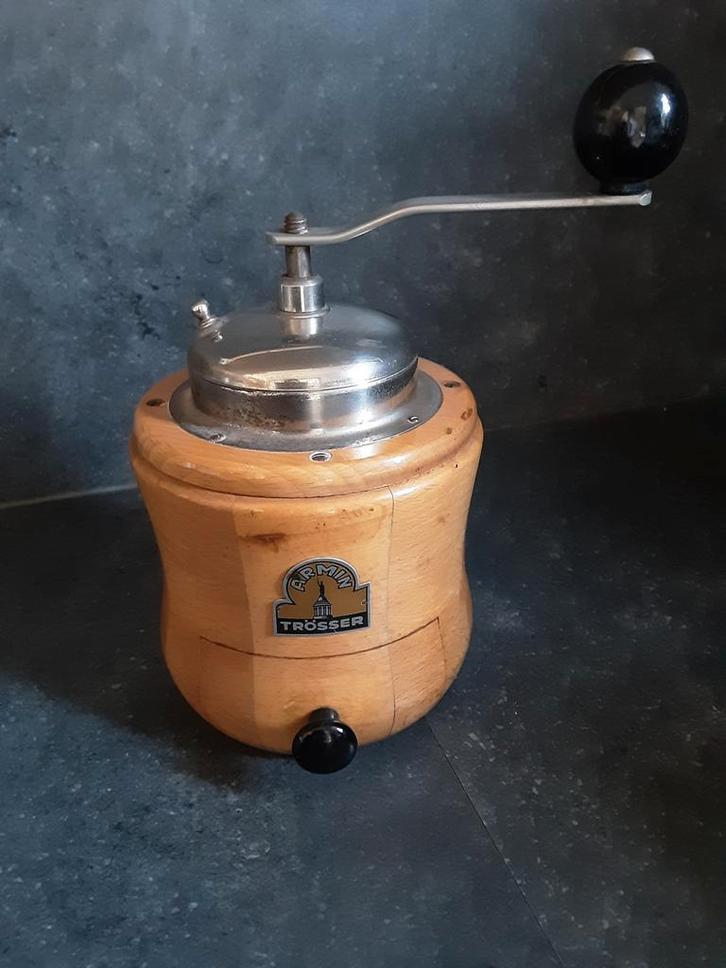 Koffiemolen rond armin tosser  ! PRACHTSTAAT zeldzaam, Antiek en Kunst, Antiek | Keukengerei, Ophalen
