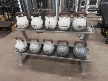 Competitie Kettlebells 8kg t/m 24kg + Opbergrek beschikbaar voor biedingen