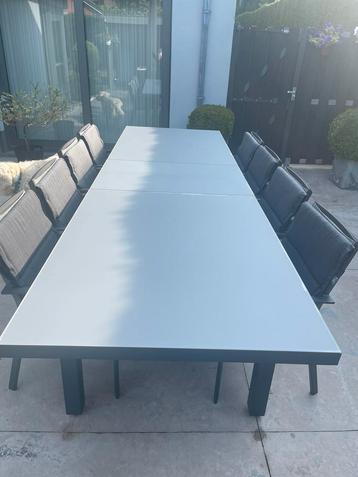 Ensemble de jardin table +8 chaises + coussins 