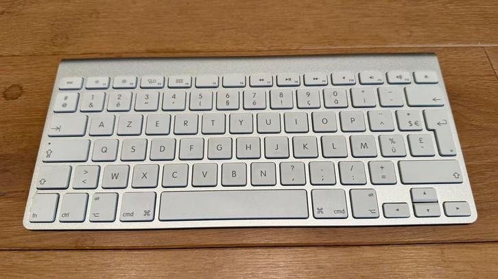 Apple draadloos toetsenbord AZERTY, Computers en Software, Toetsenborden, Zo goed als nieuw, Azerty, Draadloos, Ophalen of Verzenden