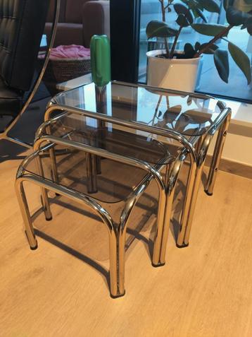 Vintage trio bijzettafels/nesting tables (70'/80') beschikbaar voor biedingen