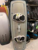 Kiteboard twintip Liquid Force met footstraps te koop, Watersport en Boten, Kitesurfen, Twintip, Ophalen, Zo goed als nieuw, Kiteboard