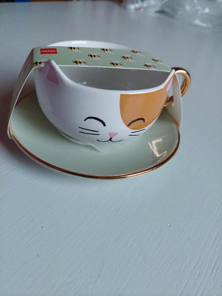 Nouveau! HEMA tasse chat avec soucoupe, Maison & Meubles, Cuisine | Vaisselle, Neuf, Tasse(s) et/ou soucoupe(s), Autres styles