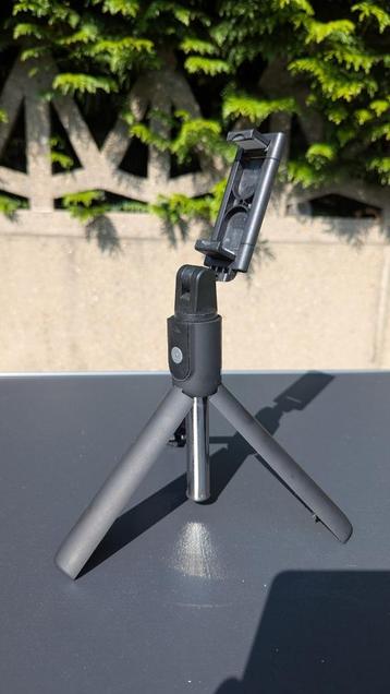 Klein tripod-statief beschikbaar voor biedingen