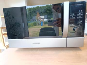 Combimagnetron Samsung (28 Liter) CE107M-4S

 beschikbaar voor biedingen