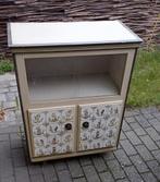 Vintage vitrinekast met glazen schuiframen, Huis en Inrichting, Kasten | Vitrinekasten, Ophalen