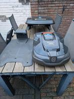 Husqvarna robotmaaier type 310 met garage., Tuin en Terras, Robotmaaiers, Ophalen, Bestuurbaar via app, Husqvarna stihl, Zo goed als nieuw