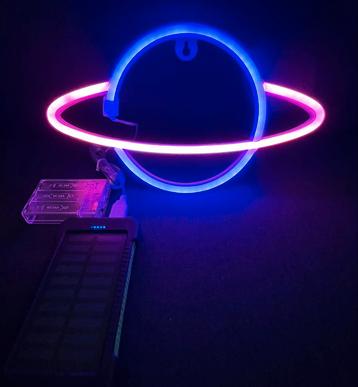 Neon Light Planeet beschikbaar voor biedingen