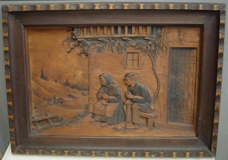 Antiek artisanaal 3D houtsnijwerk Berghut met ouder koppel, Antiek en Kunst, Kunst | Beelden en Houtsnijwerken, Ophalen of Verzenden