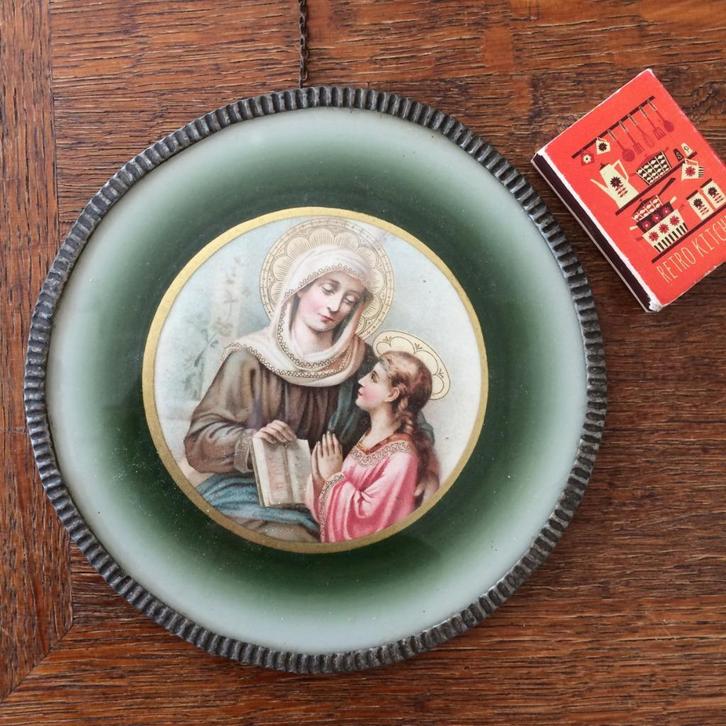 Groot rond Maria medaillon met kindeke Jezus achter glas, Verzamelen, Religie, Zo goed als nieuw, Christendom | Katholiek, Sieraad