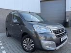 Peugeot Partner 1.2 Benzine 65.645 km Navigatie Nette staat, Auto's, Gebruikt, Euro 6, 1199 cc, Bedrijf