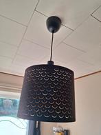 Lustre Ikea noir, Enlèvement