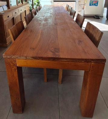 Unieke eettafel  beschikbaar voor biedingen