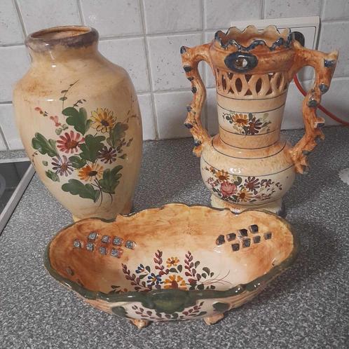 2 Vazen en schaal in Frans aardewerk, Antiek en Kunst, Antiek | Vazen, Ophalen of Verzenden