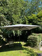 Prachtige grote grijze parasol op blauwsteen voet met basche, Tuin en Terras, Ophalen, Zo goed als nieuw