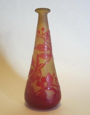 Vase art nouveau ancien en verre camée Emile Gallé, vers 190