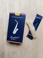 chiffon de nettoyage et pailles pour saxophone, Musique & Instruments, Instruments à vent | Saxophones, Enlèvement ou Envoi, Utilisé