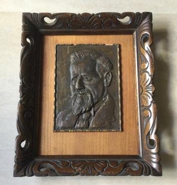 Bas relief houtsnijwerk portret man hout gesign/gedateerd beschikbaar voor biedingen