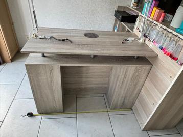 Nageltafel te koop beschikbaar voor biedingen