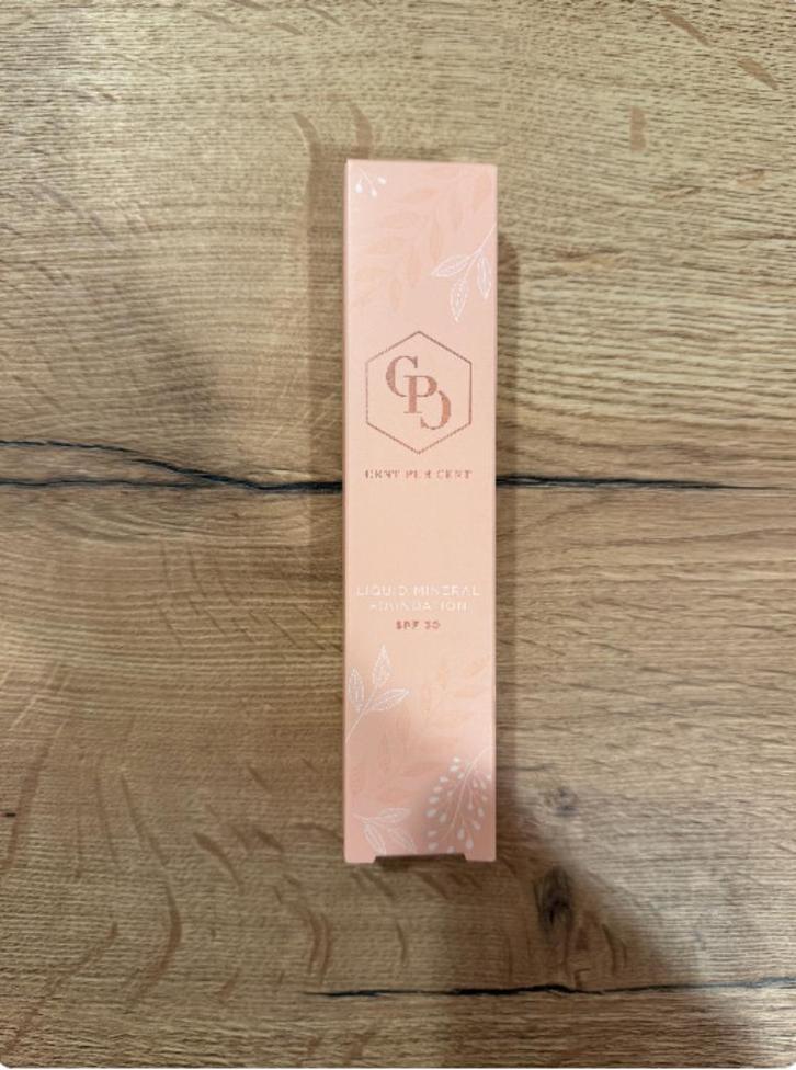 Cent Pur Cent  liquid foundation 1.0, Handtassen en Accessoires, Uiterlijk | Cosmetica en Make-up, Nieuw, Make-up, Gehele gezicht