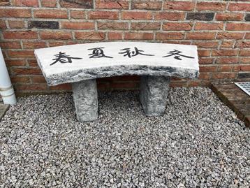 Banc de jardin avec les signes orientaux des quatre saisons.