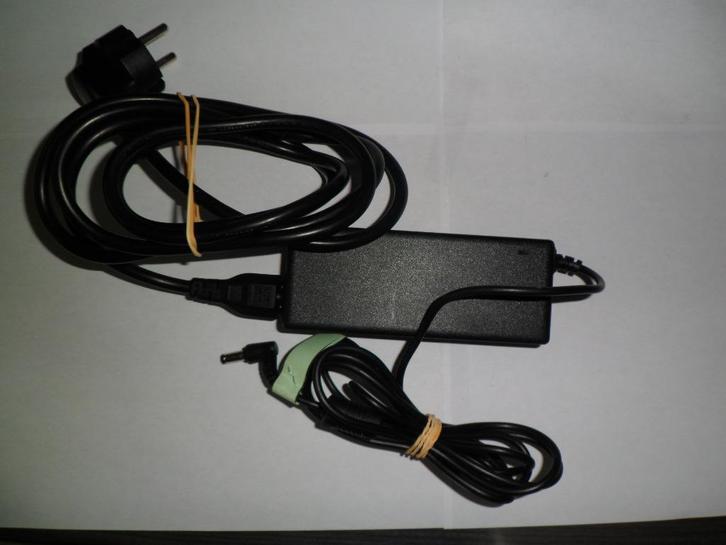 Chargeur adaptateur secteur FSP 100-240VAC=> 19,0VDC : -----, TV, Hi-fi & Vidéo, Chargeurs, Comme neuf, Enlèvement ou Envoi