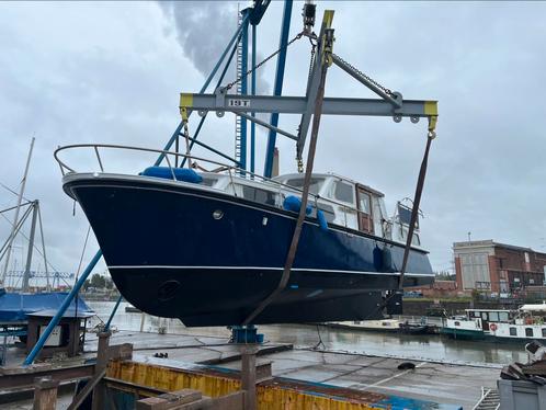Boot met motor motorjacht jacht  in orde 2024, Watersport en Boten, Motorboten en Motorjachten, Zo goed als nieuw, Ophalen