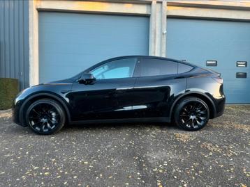 Tesla Model Y, tout noir, 4x4, longue autonomie 