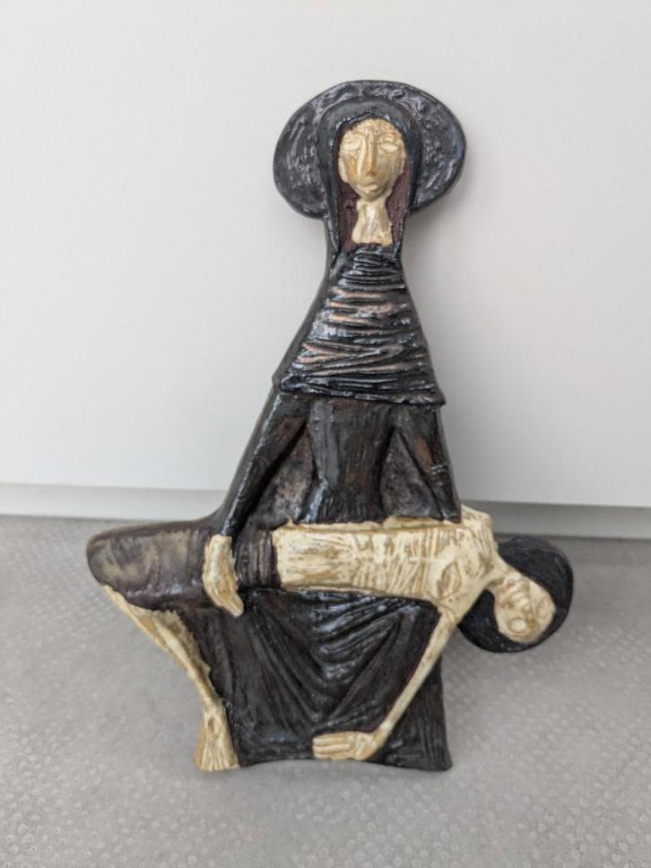 Modernistische Piëta in Vlaamse keramiek (Rogier Vandeweghe), Antiek en Kunst, Antiek | Keramiek en Aardewerk, Ophalen of Verzenden