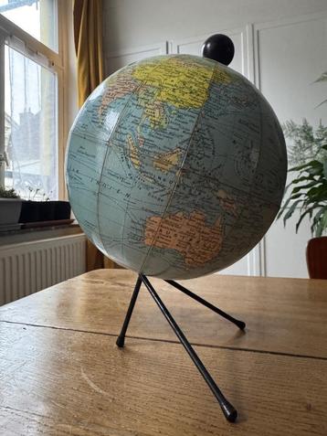 Ancien globe terrestre TRIPODE vintage imprimerie Michard  beschikbaar voor biedingen