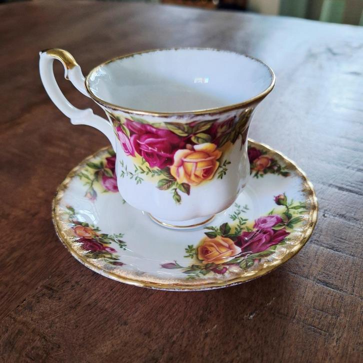 Royal Albert Old County Roses - 6 kopjes met schoteltje, Antiek en Kunst, Antiek | Servies los, Ophalen of Verzenden