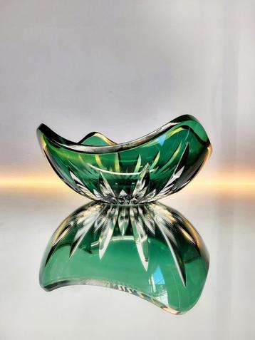 Val Saint Lambert kristallen art deco schaal, emerald groene beschikbaar voor biedingen