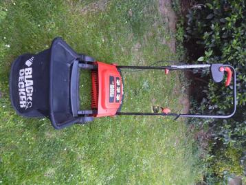 Verticuteermachine, black & decker, rood, Tuin en Terras, Verticuteermachines, Ophalen, Zo goed als nieuw, Elektrisch, Bleck&Decker