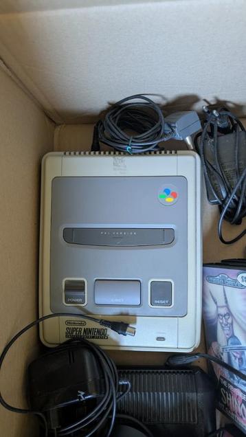 Super nintendo, 2 controllers, kabels beschikbaar voor biedingen