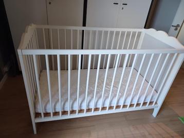 IKEA babybed wit inclusief matras beschikbaar voor biedingen