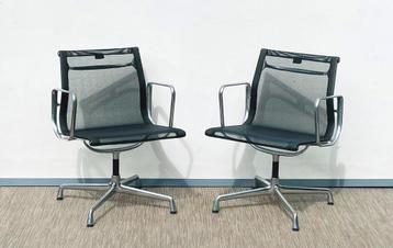 Paar van Vitra Eames Vintage armstoelen, Huis en Inrichting, Stoelen, Ophalen of Verzenden, Zo goed als nieuw, Metaal, Vintage Design