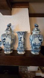 Drie Delftse Blauwe vazen, Antiek en Kunst, Ophalen