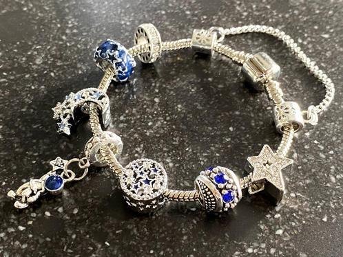 Superbe bracelet en forme de lune et d'étoile, NOUVEAU, Bijoux, Sacs & Beauté, Bracelets, Neuf, Avec bracelets à breloques ou perles