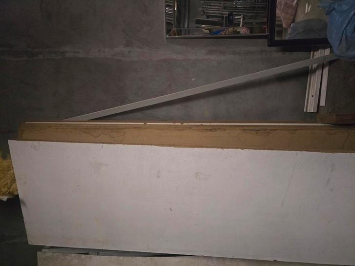 Plan de travail 2m60 sur 90cm large , épaisseur 4cm, Bricolage & Construction, Plaques & Panneaux, Utilisé, Enlèvement