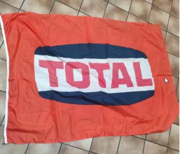 TOTAL reclame brandstoffen vlag beschikbaar voor biedingen