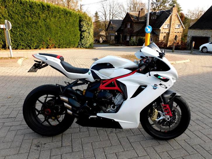 MV Agusta F3 675, 1 jaar garantie, Motoren, Motoren | MV Agusta, Bedrijf, Super Sport, meer dan 35 kW, 3 cilinders, Motorrijbewijs A
